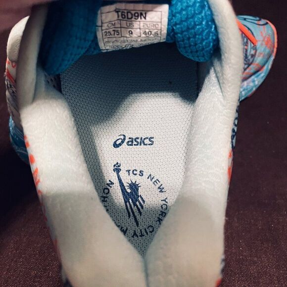 Mint Condition Asics Nimbus 18 NYC marathon limited edition Womens 9 US 40.5 EUR - Picture 6 of 11